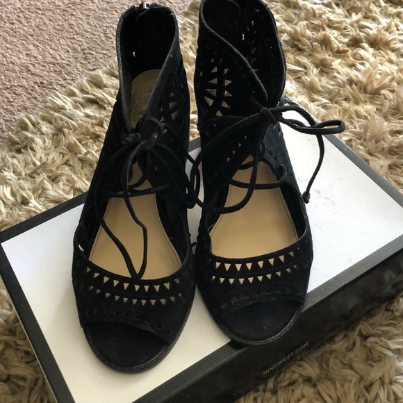 Vince Camuto Shoes - Vince Camuto  Black Shoes Size 6